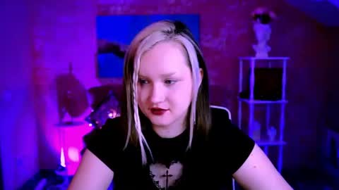 Snapshot of violettwoods chatting on June 29, 2026, 6:30 am Violett online show from June 29, 2026, 6:30 am