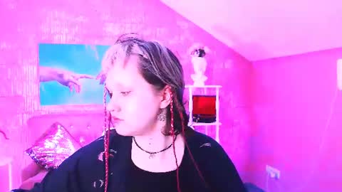 Snapshot of violettwoods chatting on July 19, 2026, 6:28 am Violett online show from July 19, 2026, 6:28 am