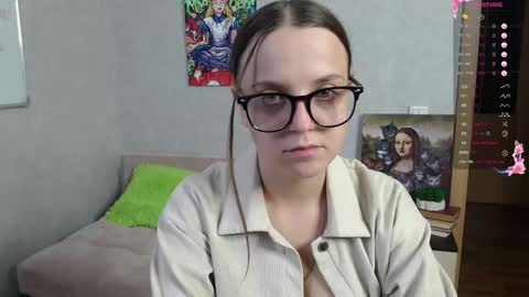 Violet online show from September 27, 2025, 6:57 pm