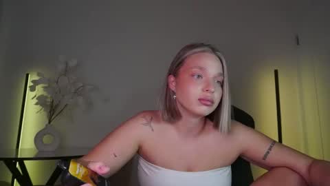 Violla online show from October 4, 2025, 9:18 am