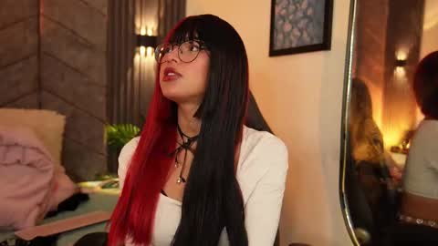 viollettebylyly online show from September 25, 2025, 11:47 am