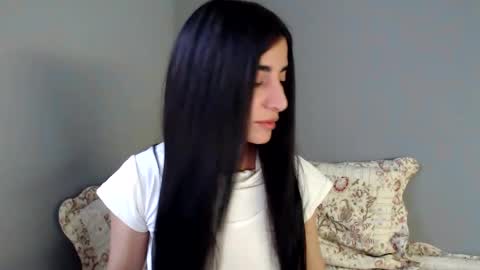 viorett online show from November 19, 2025, 3:17 am