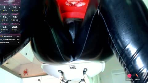 Snapshot of vip_juicy chatting on March 6, 2025, 2:40 pm VelvettTime online show from March 6, 2025, 2:40 pm