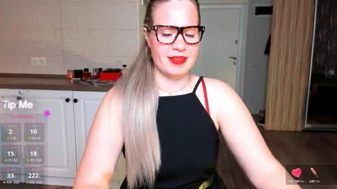 Snapshot of vip_juicy chatting on October 2, 2025, 6:20 am VelvettTime online show from October 2, 2025, 6:20 am