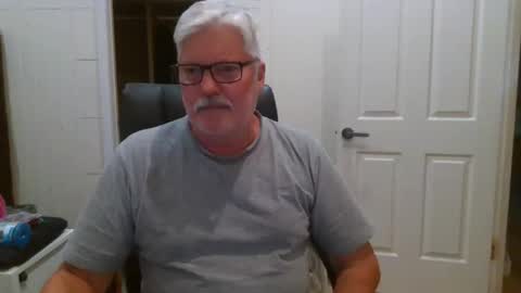 viper654321 online show from December 3, 2025, 7:49 am