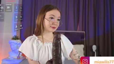 Mia  dont forget to thumbs up me online show from September 27, 2025, 9:58 am