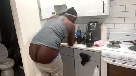 Elle Hood online show from November 8, 2025, 4:29 pm