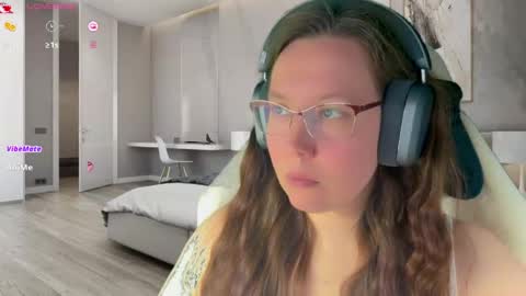 Victoria Romans online show from April 13, 2026, 5:35 am