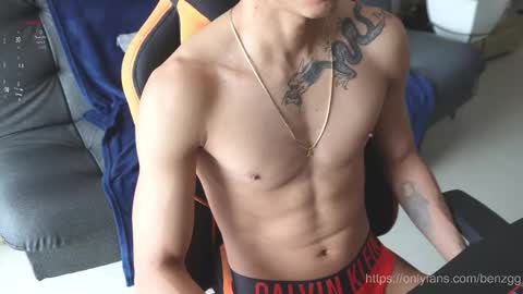 VITO BENZ online show from December 5, 2025, 6:04 pm