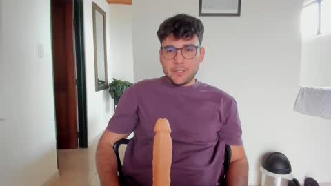 Vito Ferrer online show from October 16, 2025, 3:46 pm