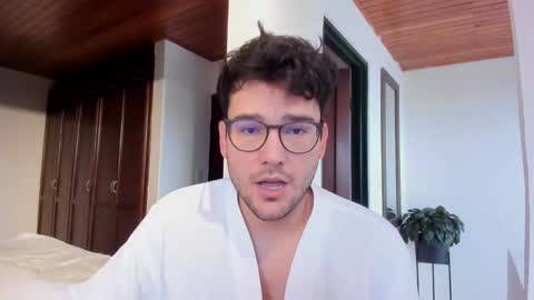 Vito Ferrer online show from November 16, 2025, 1:28 pm