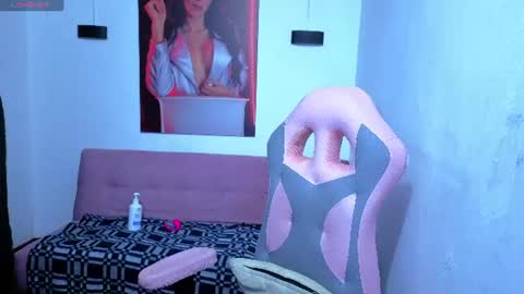 Snapshot of vittoria_lombardi07 chatting on July 21, 2026, 11:01 am VITTORIA online show from July 21, 2026, 11:01 am