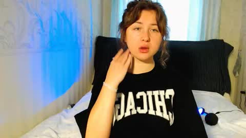 Vivi  online show from October 23, 2025, 6:56 am