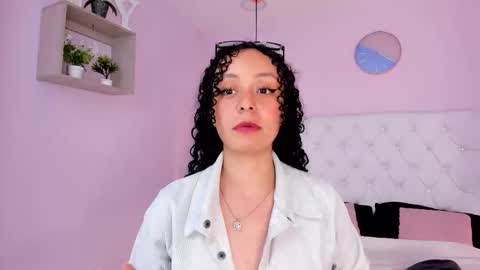 Vivi online show from November 22, 2025, 3:49 am