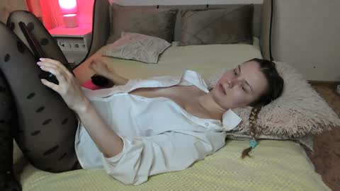 vivian_alison online show from December 8, 2024, 7:22 pm