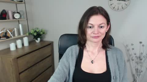 Vivian online show from December 9, 2024, 4:26 pm
