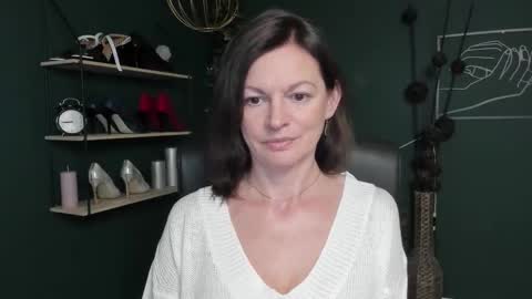 Vivian online show from September 24, 2025, 8:28 am