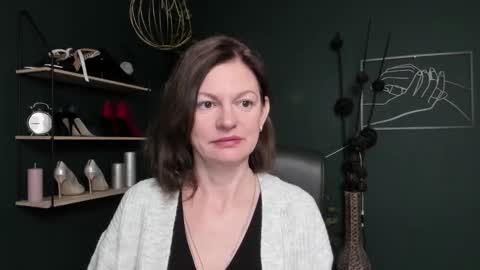 Vivian online show from October 20, 2025, 5:52 am