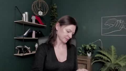 Vivian online show from February 9, 2026, 7:01 am