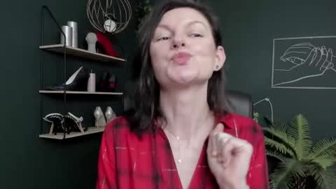 Vivian online show from February 24, 2026, 7:50 am