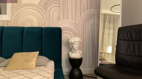 Vivian Evans online show from February 7, 2026, 12:14 am