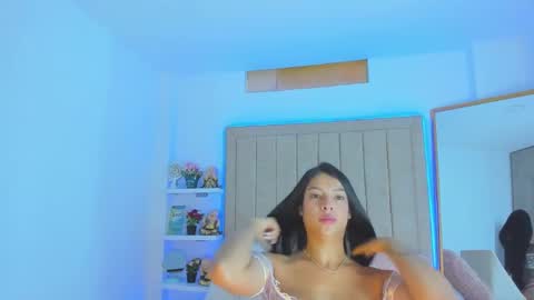 Snapshot of vivian_monroe chatting on February 15, 2025, 12:43 pm Vivian Monroe online show from February 15, 2025, 12:43 pm
