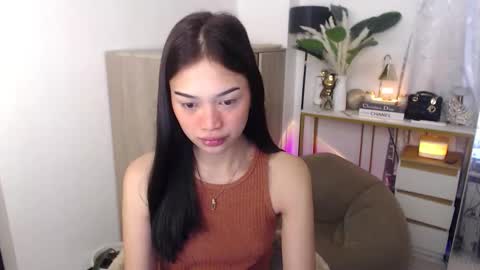 Vivian online show from September 23, 2025, 1:19 am