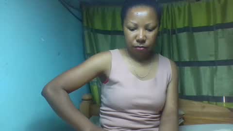 Snapshot of viviane0812 chatting on October 26, 2025, 12:44 pm viviane0812 online show from October 26, 2025, 12:44 pm