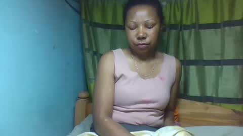 Snapshot of viviane0812 chatting on October 28, 2025, 2:04 am viviane0812 online show from October 28, 2025, 2:04 am