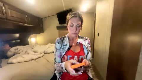 Snapshot of vivianluxe chatting on October 2, 2025, 3:24 am VivianLuxe online show from October 2, 2025, 3:24 am