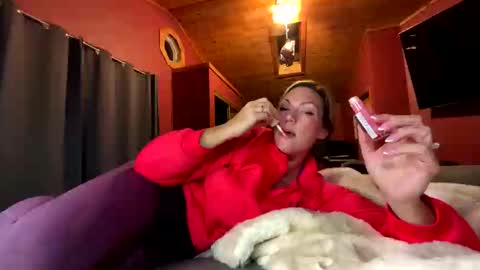 Snapshot of vivianluxe chatting on October 17, 2025, 2:59 am VivianLuxe online show from October 17, 2025, 2:59 am