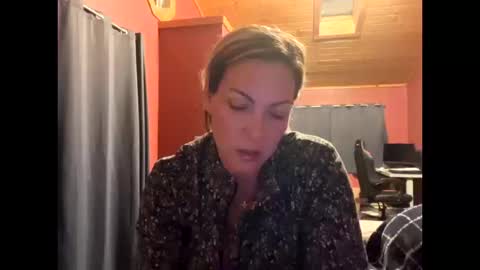 Snapshot of vivianluxe chatting on October 18, 2025, 5:32 am VivianLuxe online show from October 18, 2025, 5:32 am