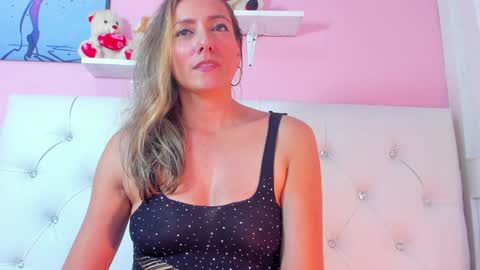 Vivi online show from December 17, 2024, 3:17 pm