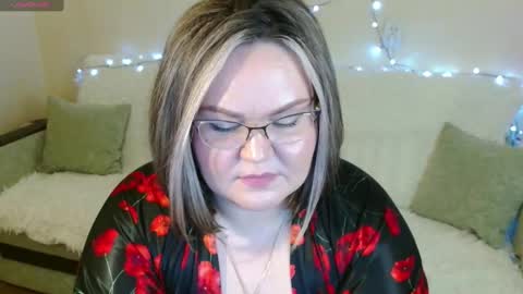 Vivien online show from February 2, 2025, 2:45 pm