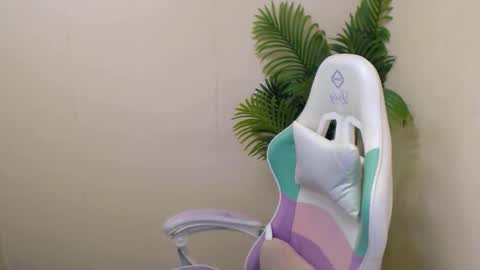 Vivien online show from February 18, 2025, 9:53 pm