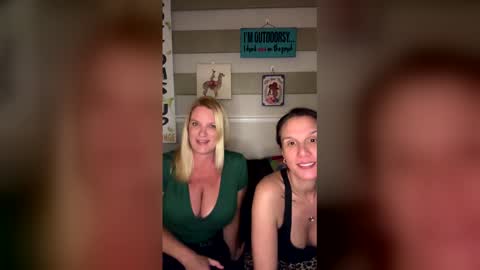 Snapshot of vivienesky chatting on May 10, 2026, 1:11 am vivienesky online show from May 10, 2026, 1:11 am