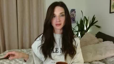 Lillian Rose online show from November 9, 2025, 4:00 am