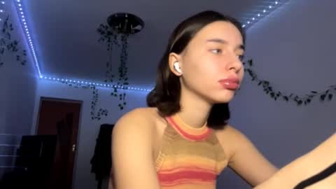 Vivi online show from November 30, 2025, 4:33 pm