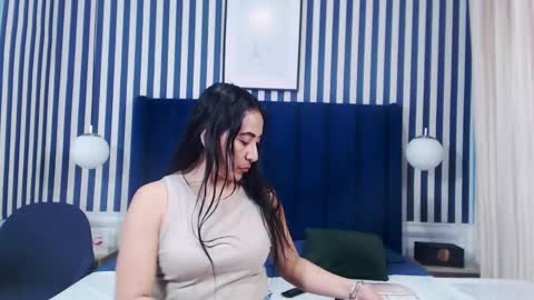 Vivian  online show from September 10, 2025, 1:44 pm