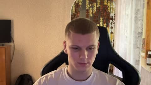 viviennewestwood777 online show from April 27, 2026, 12:58 pm