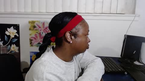 Snapshot of vixenfyre chatting on December 9, 2024, 1:29 am Vixen Fyre online show from December 9, 2024, 1:29 am