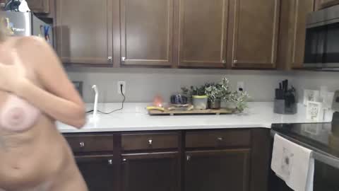 Snapshot of vixenliz chatting on October 11, 2025, 4:33 am Liz online show from October 11, 2025, 4:33 am