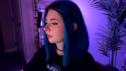 Polly  Online mostly at 9pm-2am UK Time online show from December 17, 2025, 7:09 pm