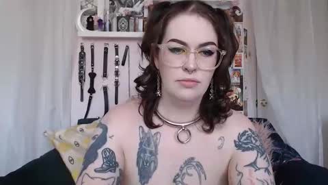 Snapshot of vixinvvitch chatting on June 9, 2026, 3:56 pm VIXIN online show from June 9, 2026, 3:56 pm