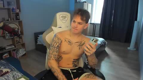 Snapshot of vova_belkin_ chatting on September 25, 2025, 10:19 am vova online show from September 25, 2025, 10:19 am