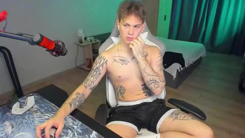 Snapshot of vova_belkin_ chatting on October 14, 2025, 9:32 am vova online show from October 14, 2025, 9:32 am