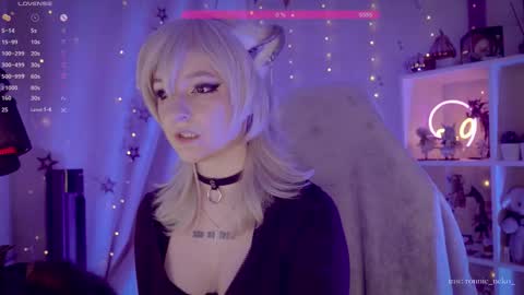 vronnier online show from October 11, 2025, 5:33 pm