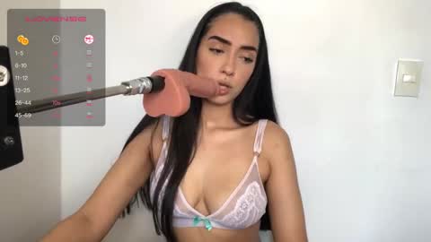 Snapshot of vsantini_ chatting on February 5, 2025, 10:01 pm vsantini_ online show from February 5, 2025, 10:01 pm