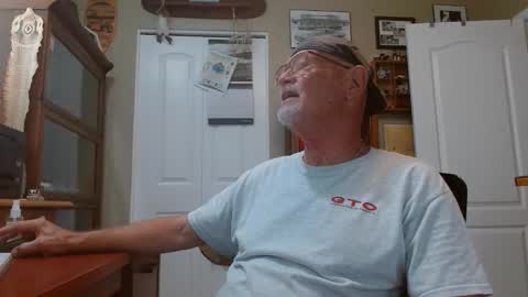 Snapshot of vueuorme chatting on February 15, 2026, 2:58 pm Vueuorme online show from February 15, 2026, 2:58 pm