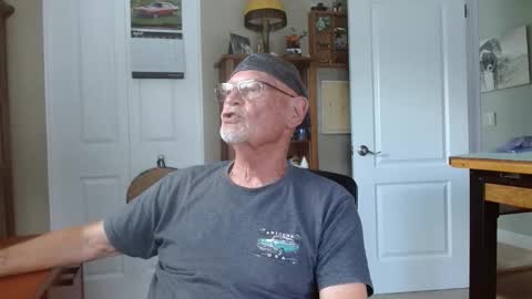 Snapshot of vueuorme chatting on April 28, 2026, 6:57 pm Vueuorme online show from April 28, 2026, 6:57 pm